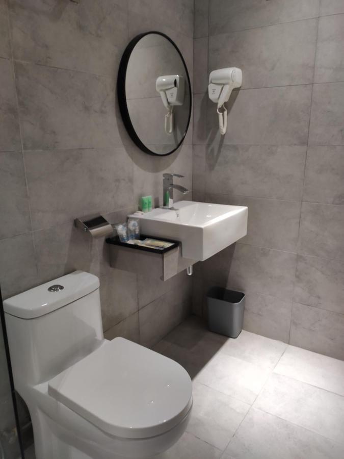 Hotel 99 Seri Kembangan Serdang Kültér fotó